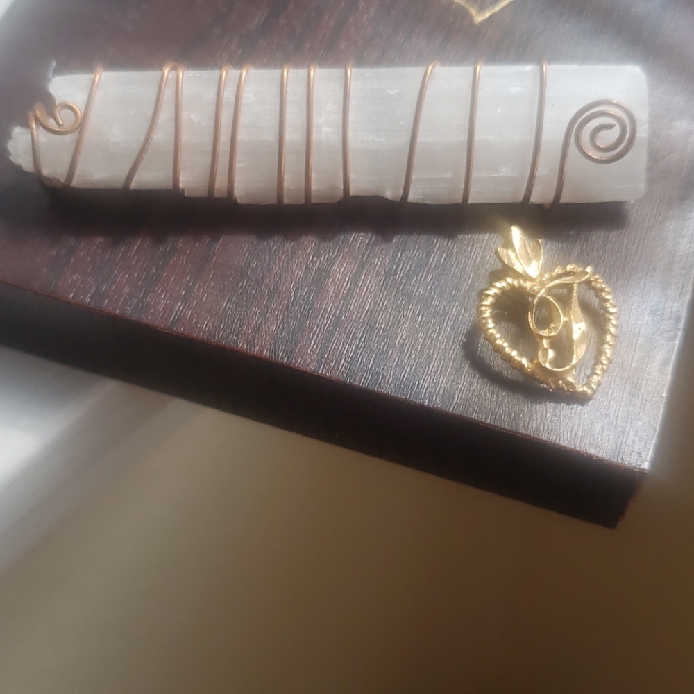 14k Gold pendant 💫